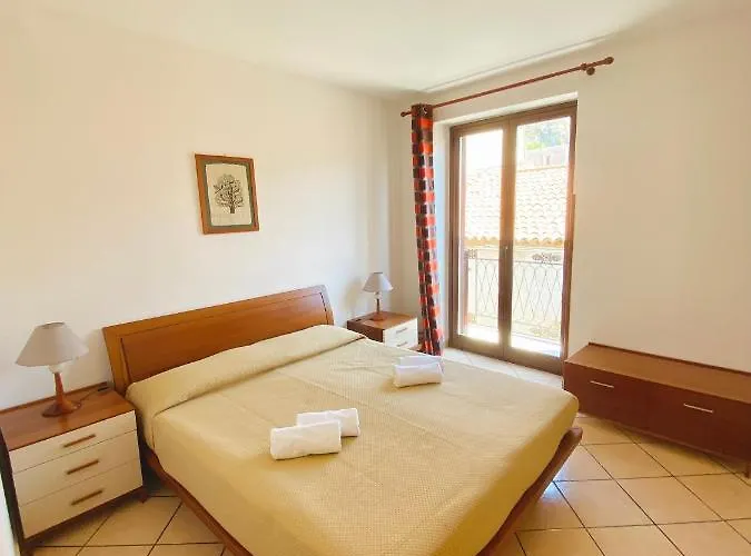 Alberti's House Чефалу